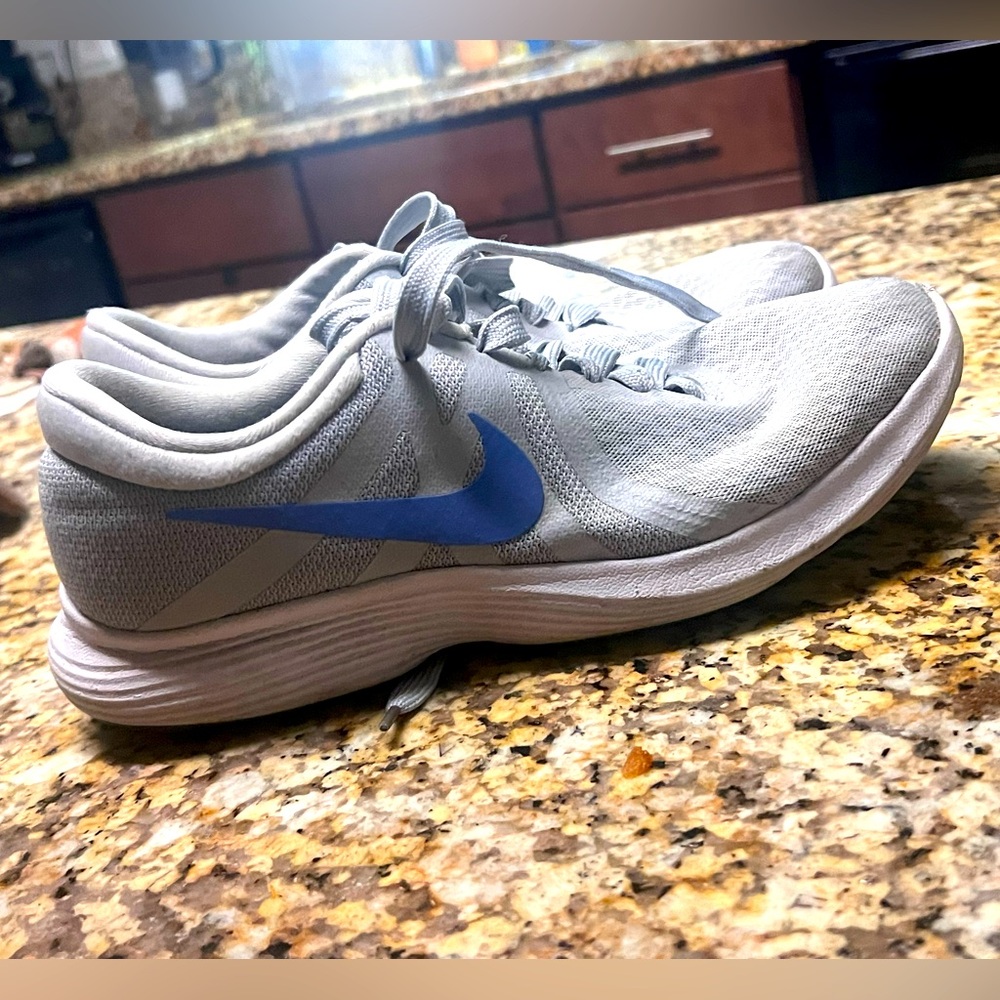 || NIKE WOMENS BABY BLUE SNEAKER ||